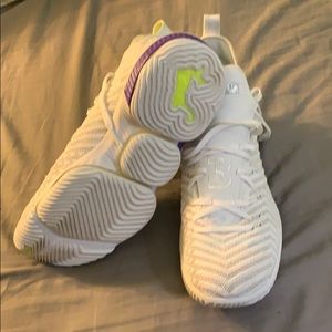 Lebron 16 “Buzz Lightyear”